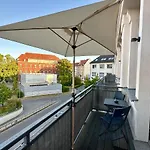 Meos 1 -Zentrum-Balkon-Parkplatz-Gym-Uniklinik